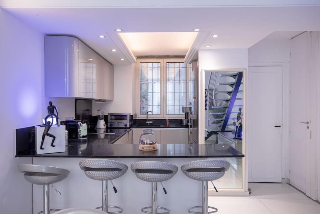 Large Duplex - Air Conditioning & Parking - Walk To The ! - Le Saint Henry Apartment *